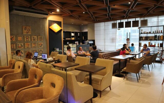West Avenue Suites