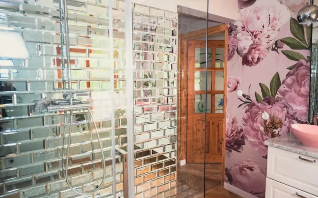 Large Holiday Villa With Sauna, Jacuzzi and Pool
