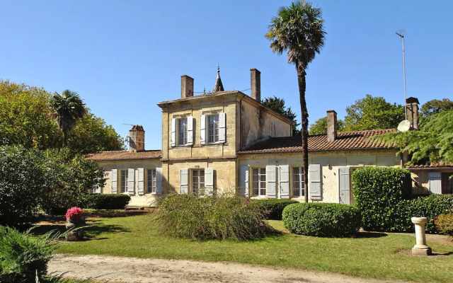 Semi-detached House on a Vineyard, Talais