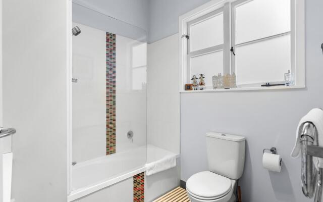 Charming Spacious Home in Birkenhead