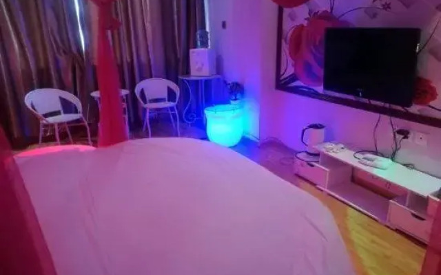 Pingliang Orange Theme Hotel