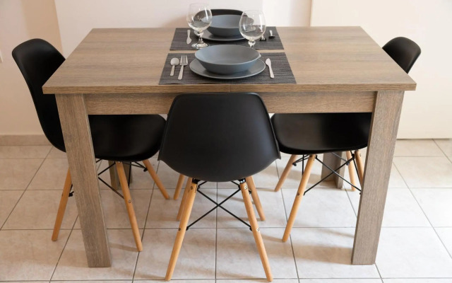 Spacious apartment close to the sea and the city center