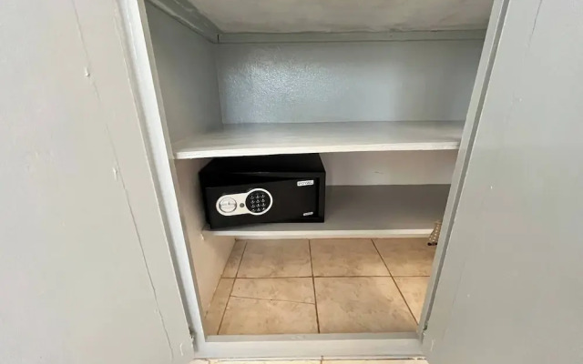 Secure 2-pers Apartment Close to the Beach