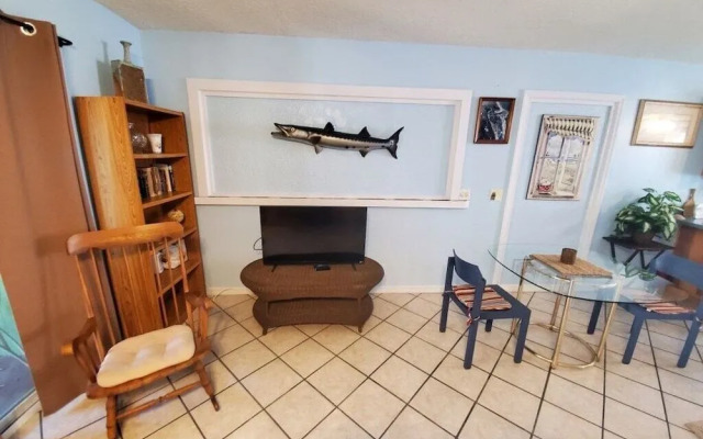 Three Bedroom, 2 Bath With Amazing Views From Balcony - Hidden Treasure