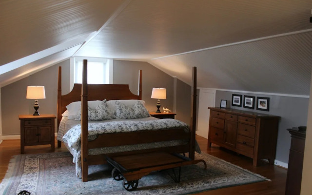 1837 Cobblestone Cottage