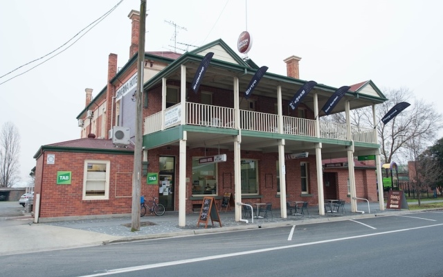 Riverina Hotel