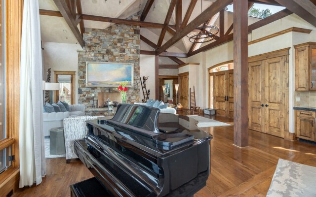 THE Pinnacle by Exceptional Stays