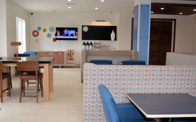 Holiday Inn Express And Suites by IHG