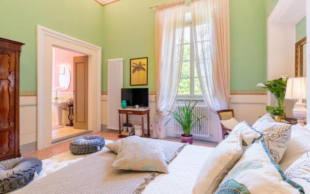 Villa Hugo in Lucca With 5 Bedrooms and 6 Bathrooms