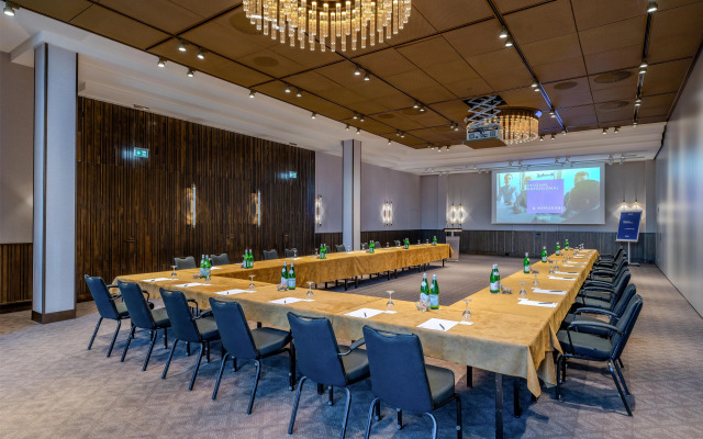 Radisson Blu Senator Hotel