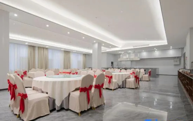 Qian Stream Grand Hotel