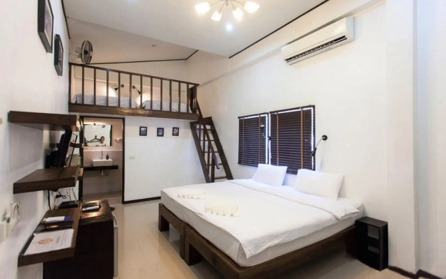 The Reef Hotel & Studios