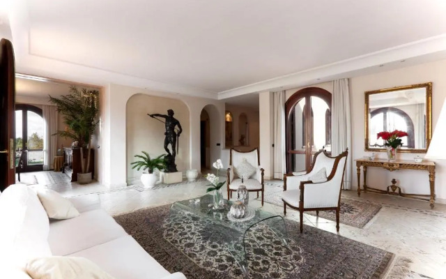 Villa piscina, campo calcetto, tennis, sauna m850