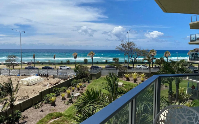 Hi Surf Beachfront Resort Apartments
