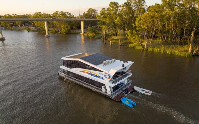 All Seasons Houseboats