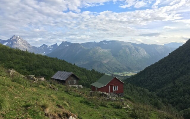 Heinåli Hytta