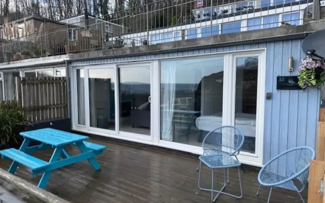 Sea View - 1min to Beach - Dog Friendly - 4 Guests