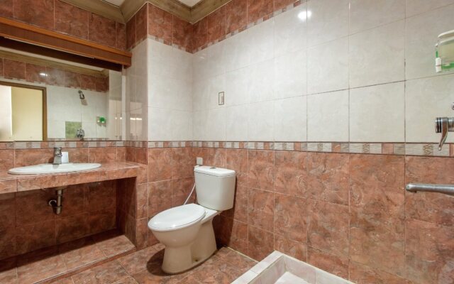 Reddoorz Plus Near Taman Siring