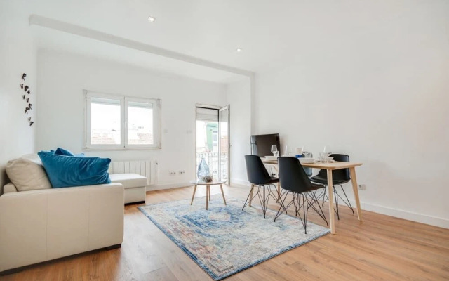 Bright Apartment near 28 Tram Line, Lisbon