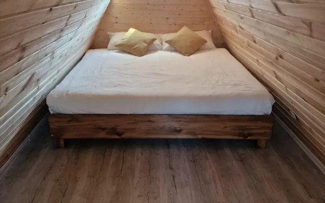 Bucovina-a-framehouse-hottub-fireplace-patio-wifi