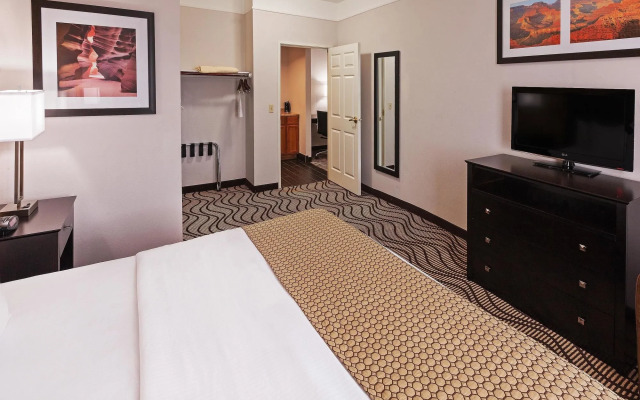 La Quinta Inn & Suites by Wyndham Pasadena