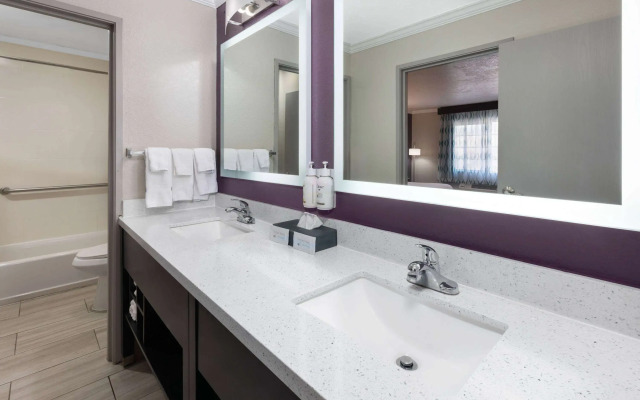 La Quinta Inn & Suites by Wyndham North Orem