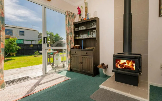Silver Sands - Cooks Beach Holiday Home
