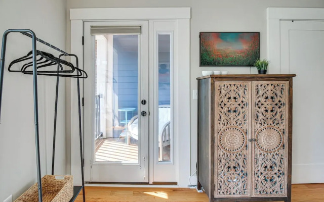 Vibrant Downtown Cincinnati Townhome w/ Sauna!