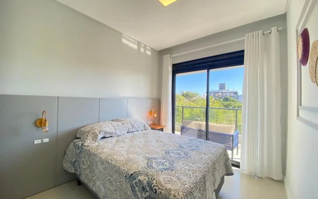 223F - Belíssimo Apartamento em Canto Grande