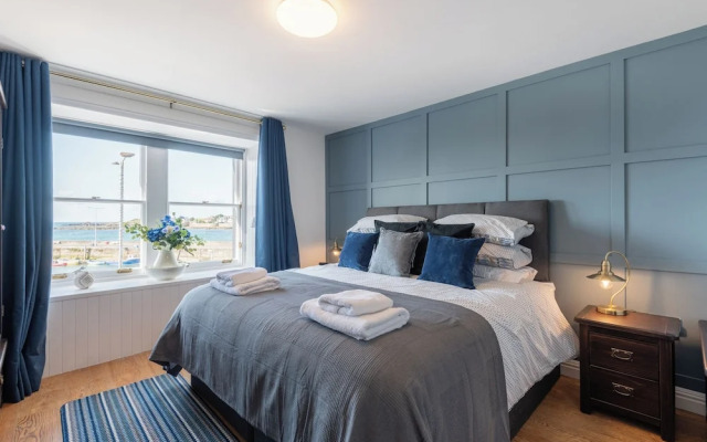 Shorefront Apartment - Sea View With 3 Bedrooms