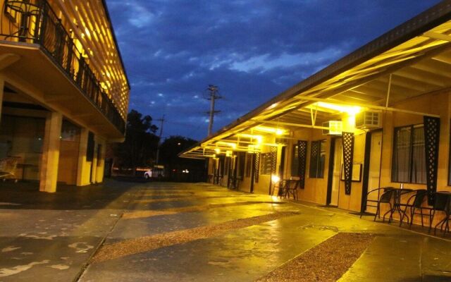 Bourbong Street Motel