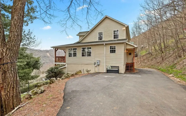 8 Mi to Sugar Mountain Resort: Seven Devils Home