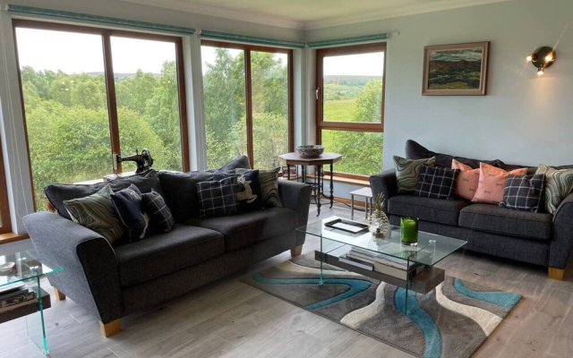 Beautiful Hillside Apartment Near Elgin, Scotland