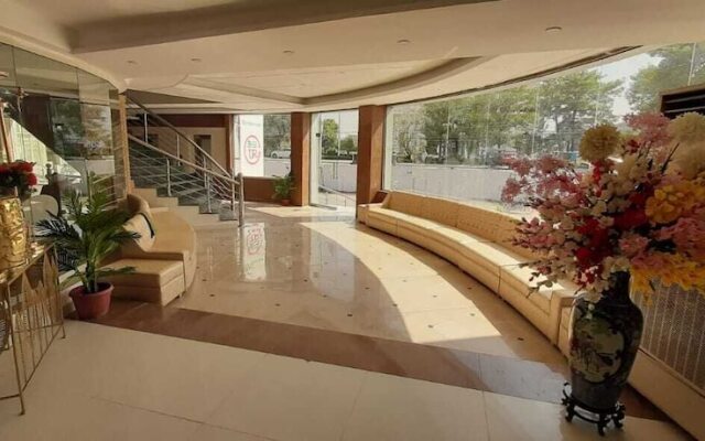 Usmania restaurant and Civic Hotel