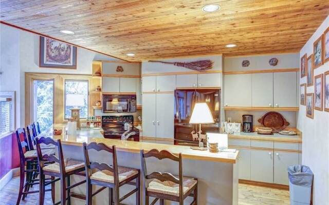 Silverbird 30 3 Bedroom Condo