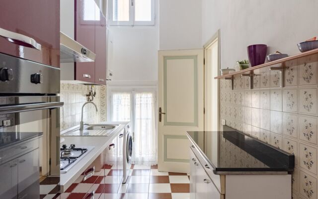 JOIVY Kiosk Opera House