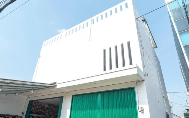 Formerly Reddoorz Syariah Jatisampurna Hospital