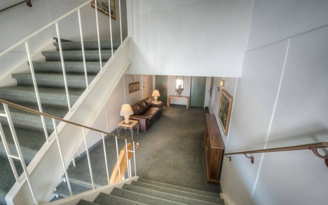 Claymore inn & Suites
