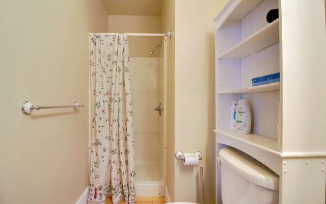 All-season Ludlow Apartment: 3 Mi to Okemo Resort!