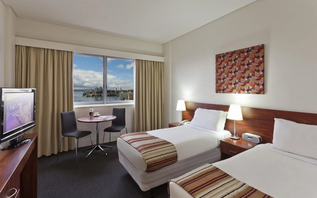 Macleay Hotel