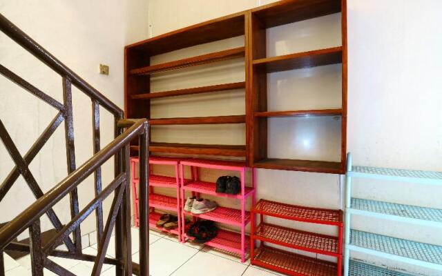 Premium Senen Guesthouse - Female Only