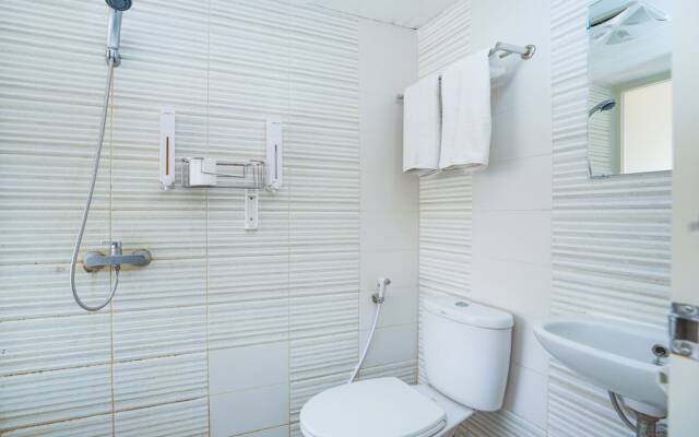 Pratisarawirya Guesthouse by ecommerceloka