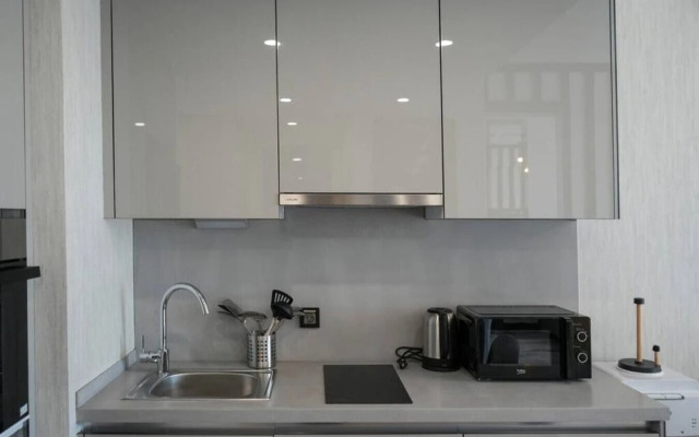 Lovely 1+1 Apartment w/Terrace near MaIl of IST