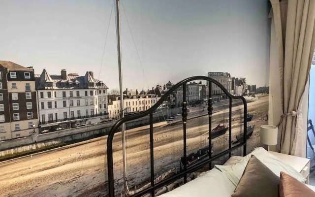 Beach Retreat, Stones Throw Away from Beach