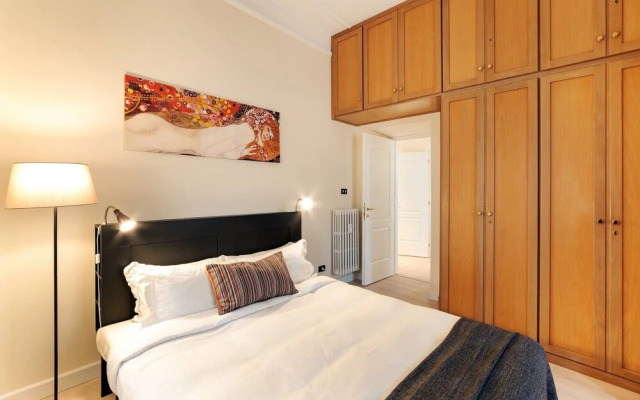 Sunny Flat In Elegant Building Close To Colosseum