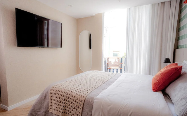 Sea View and Balcony With Bathtub PJ Family