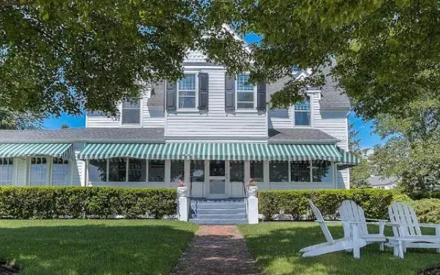 Harbor Knoll Bed & Breakfast