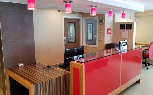 Red River Inn and Suites Fargo
