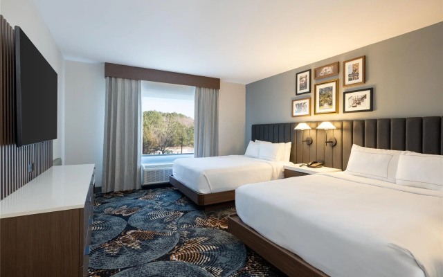 DoubleTree by Hilton Hotel Savannah Airport