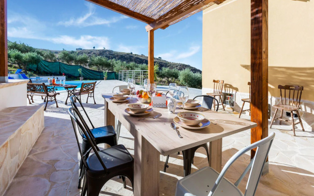 Attractive Apartment in Realmonte with Shared Swimming Pool